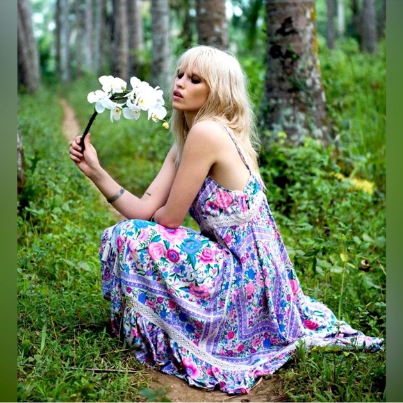 Spell Babushka Midi Dress Floral Lavender Handkerchief Hem Large EUC - Picture 8 of 9